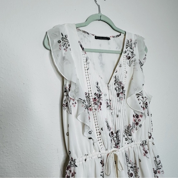 Abercrombie & Fitch Floral Flutter Sleeve Dress - Picture 3 of 7